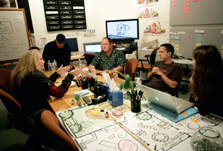 《玩具总动员3》故事讨论会：Darla K. Anderson、John Lasseter、Lee Unkrich 等围坐复盘