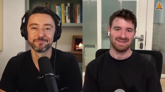 主持人 Lenny Rachitsky（左）对谈嘉宾 Zevi Arnovitz（右）——一个高中学音乐、自称