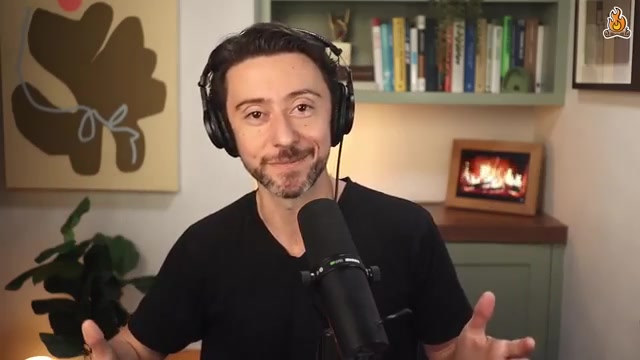 主持人 Lenny Rachitsky，本节由他抛出「角色融合」的另一面