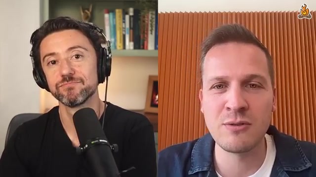 Max（右）与 Lenny（左）就「知识工作即 UBI」这一犀利观点展开对谈