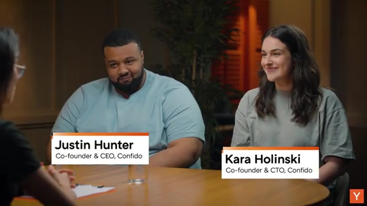 Justin Hunter 与 Kara Holinski 双人镜头带名字卡