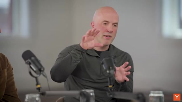 嘉宾 Pete Koomen（Optimizely 联合创始人，YC 内部全部 agent 基建的主导者）在节目中讲解 harness 的搭建