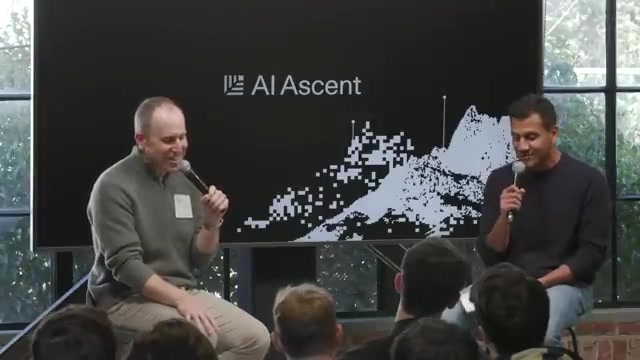 Sequoia AI Ascent 现场：Bret Taylor（左）与 Sequoia 合伙人 RVY 的炉边对话，背景为 AI Ascent 主视觉