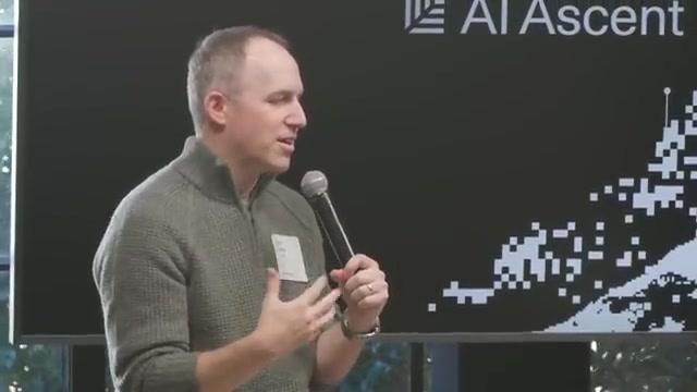 Bret Taylor 强调创业公司相对在位巨头最大的优势之一，是不被旧商业模式束缚——「改变商业模式才是真正的难」