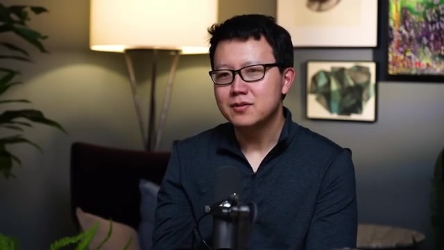 嘉宾 Peter Yang——Roblox 产品经理，同时是 X 与 YouTube 上的高产创作者，本期围绕他自建的 OpenClaw「Zoe」展开