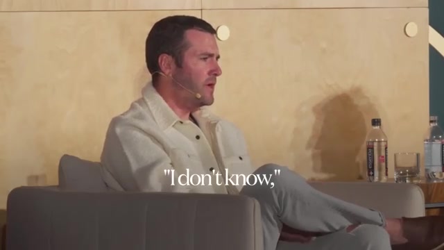 片头金句卡：Owen 把全片的收束问题前置——「如果你对『自己究竟理解了什么别人极难理解的东西』答不上来，那就有被 vibe code 掉的风险」