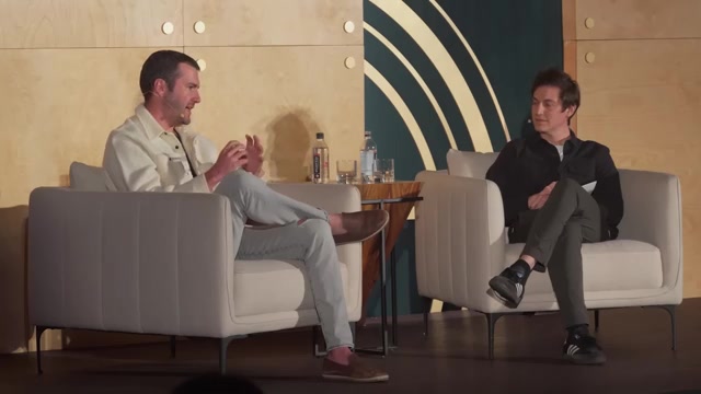 Owen 现场解说新工作方式：后台十几个 agent 同时写 PR，人在它们之间来回切上下文