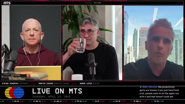 三人圆桌：左 Steven Sinofsky、中 Martin Casado、右 Aaron Levie