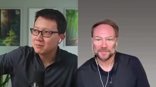 主持人 Peter Yang 与嘉宾 Tom Krcha 的对谈