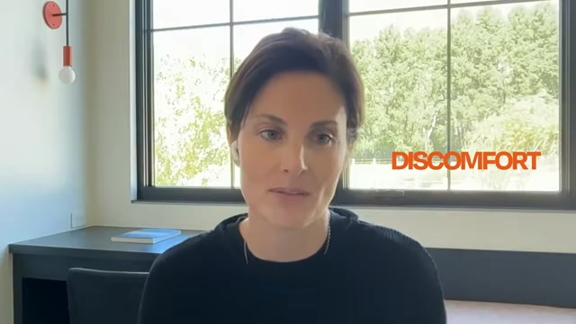 片头字卡：DISCOMFORT